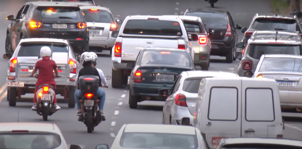 Motoristas devem se atentar ao trânsito ao passar pelos bairros interditados - Crédito: TV Paranaíba