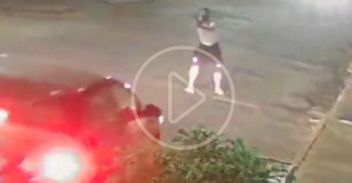 Assaltantes parando carro no bairro Roosevelt em Uberlândia
