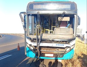 passageiros feridos em ônibus de Uberlândia