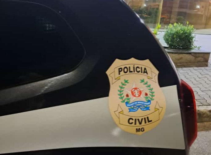 Família foi rendida na porta de casa por bandidos.