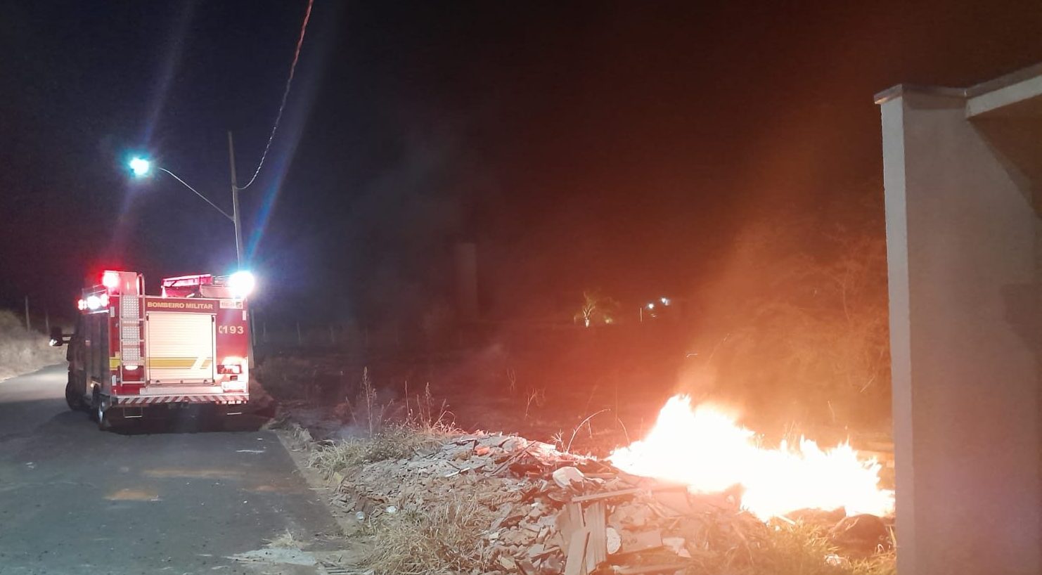 Prefeitura e Corpo de Bombeiros unem forças para combater queimada e desenvolve plano de estiagem 2025 em Uberlândia Prefeitura e Corpo de Bombeiros unem forças para combater queimada e desenvolve plano de estiagem 2025 em Uberlândia