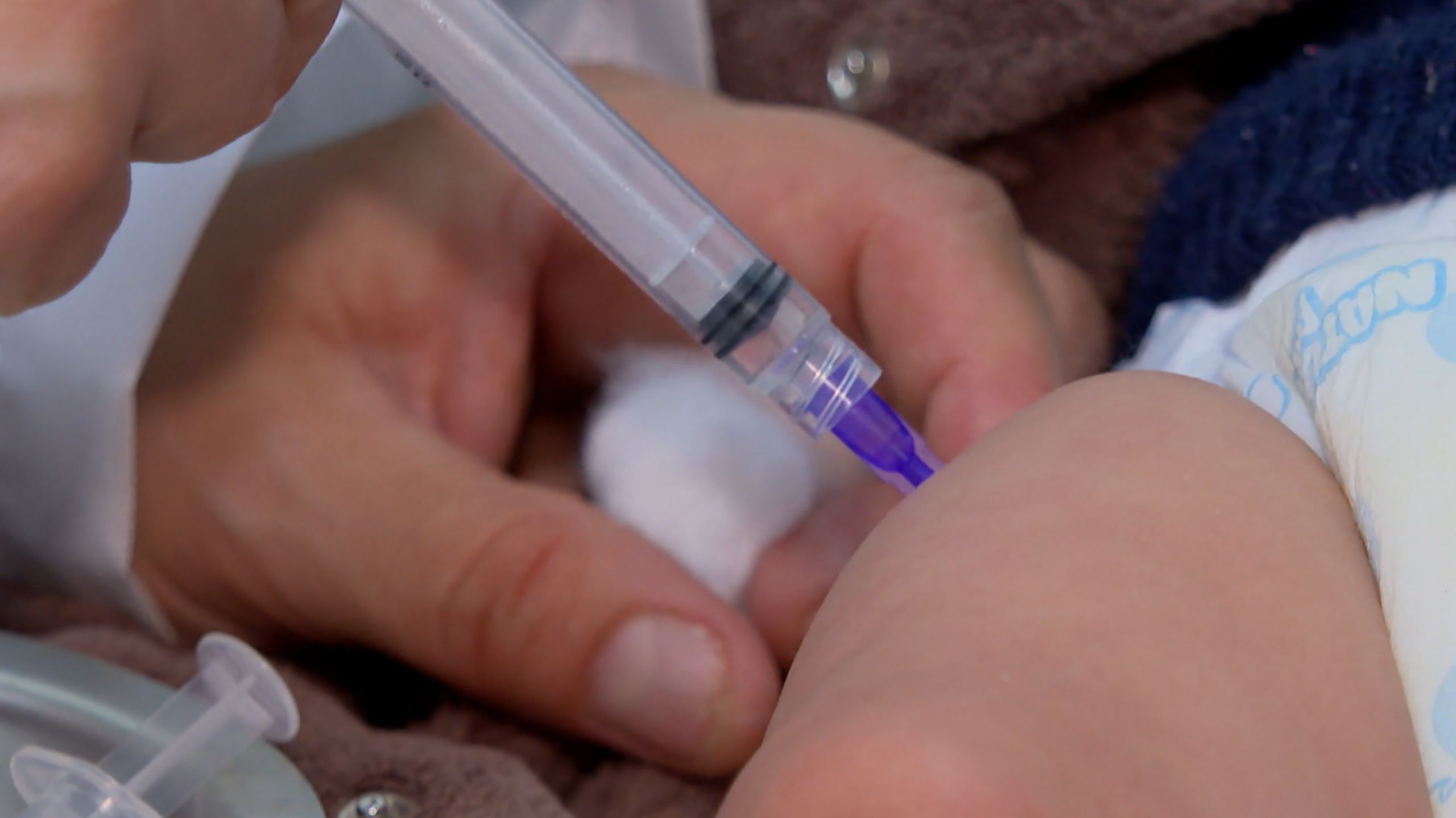 A vacinação para crianças menores de um ano acontece em três doses injetáveis