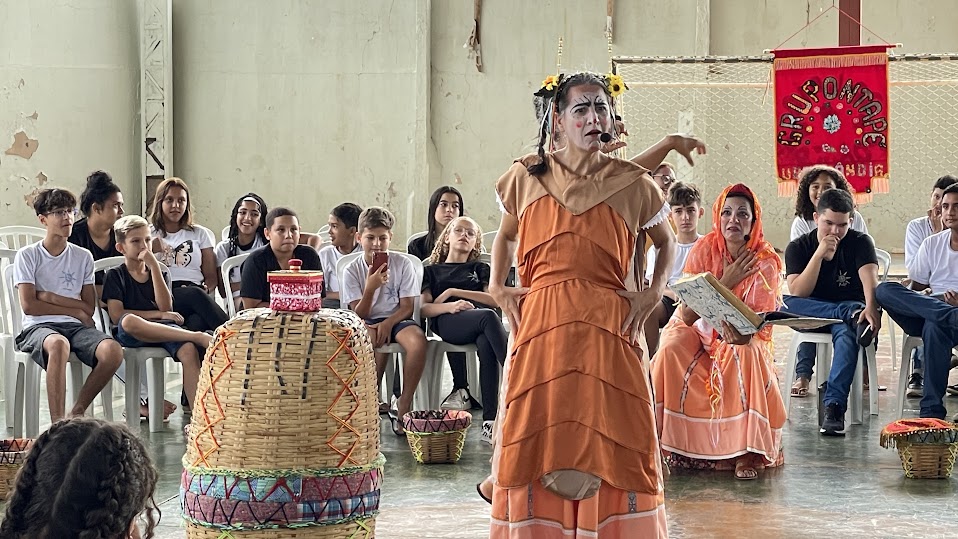 Apresentação de teatro do Grupontapé usa de brincadeiras, danças e músicas para divertir o público - Foto: Grupontapé/ Divulgação