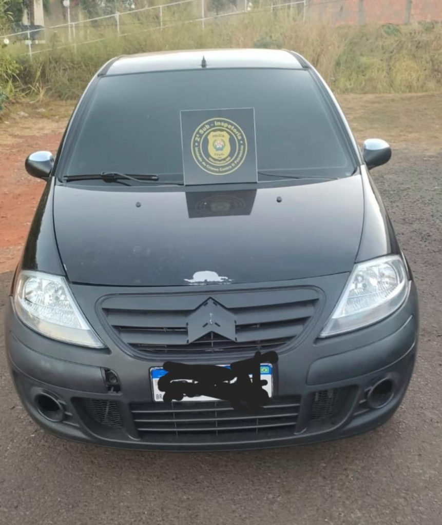 Carro utilizado em crimes de furto em Uberlândia.