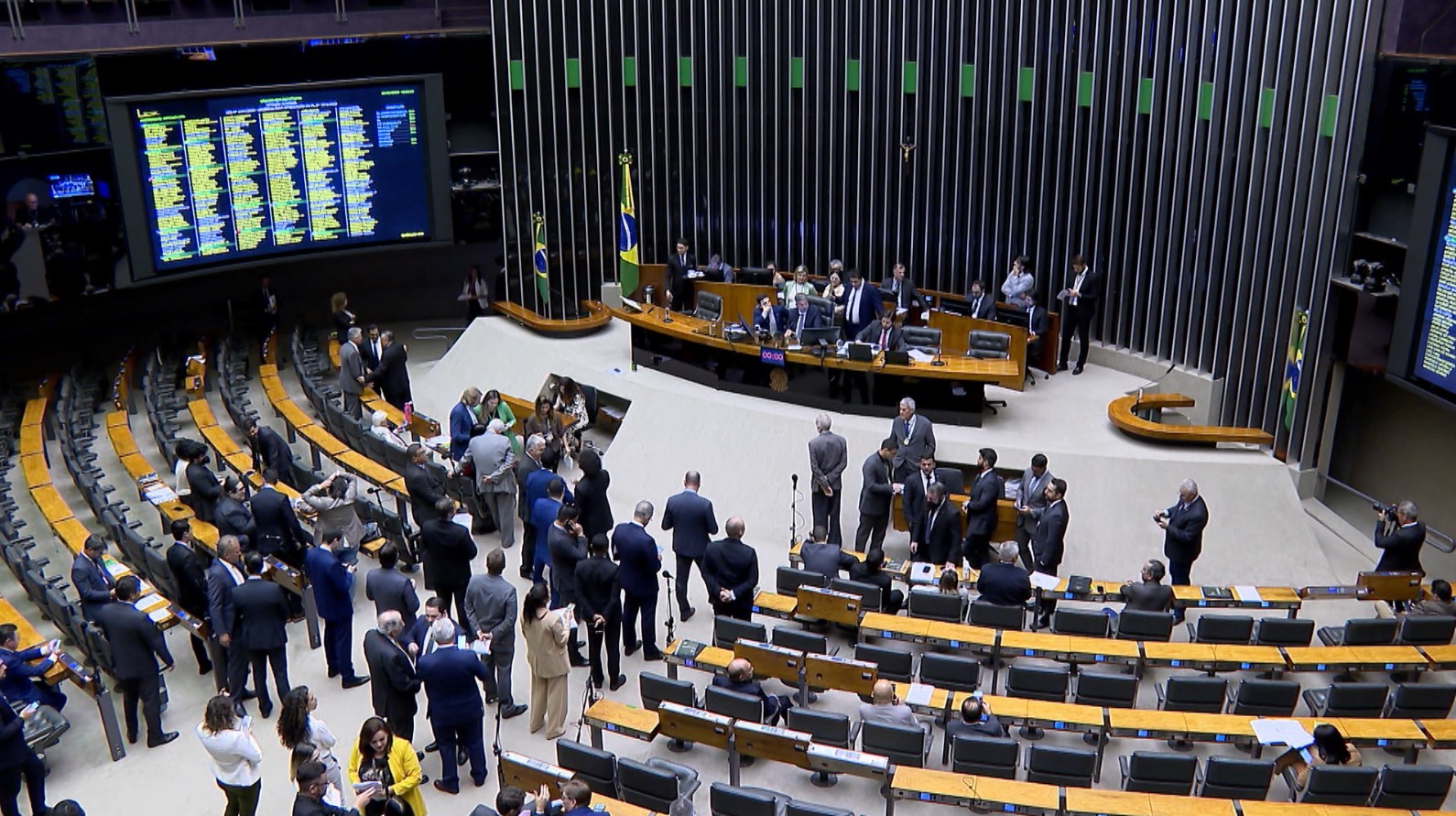 Imagem do congresso durante a discussão sobre a dívida