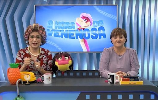 Helen Vilela, Dona Edna e Judite na bancada da A Hora da Venenosa na tela da TV Paranaíba