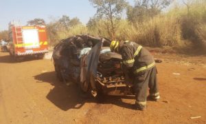 Carro destruído após acidente