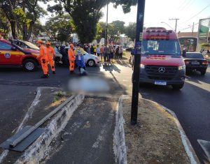 Idosa morre atropelada por ônibus em Uberlândia
