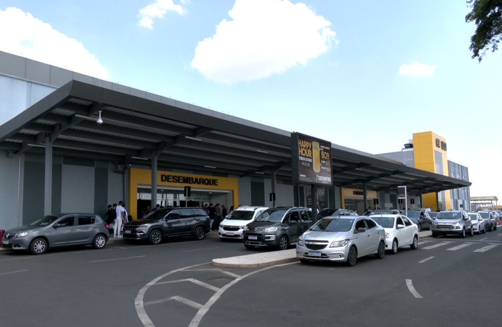 Fachada do aeroporto de Uberlândia