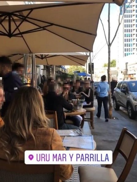 Frase "Uru Mar U Parrilla", um restaurante de SP