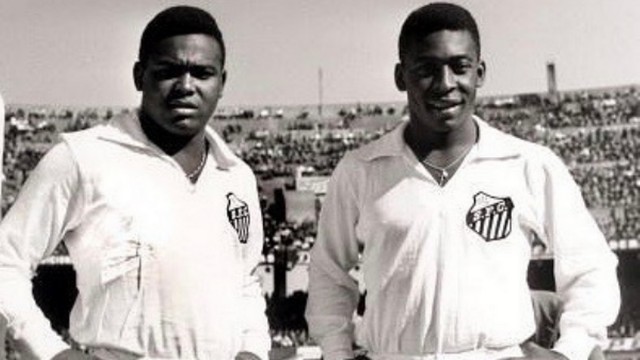 Pelé e Coutinho representam o significado de amizade no Dia do Amigo. Crédito: Santos/Reprodução