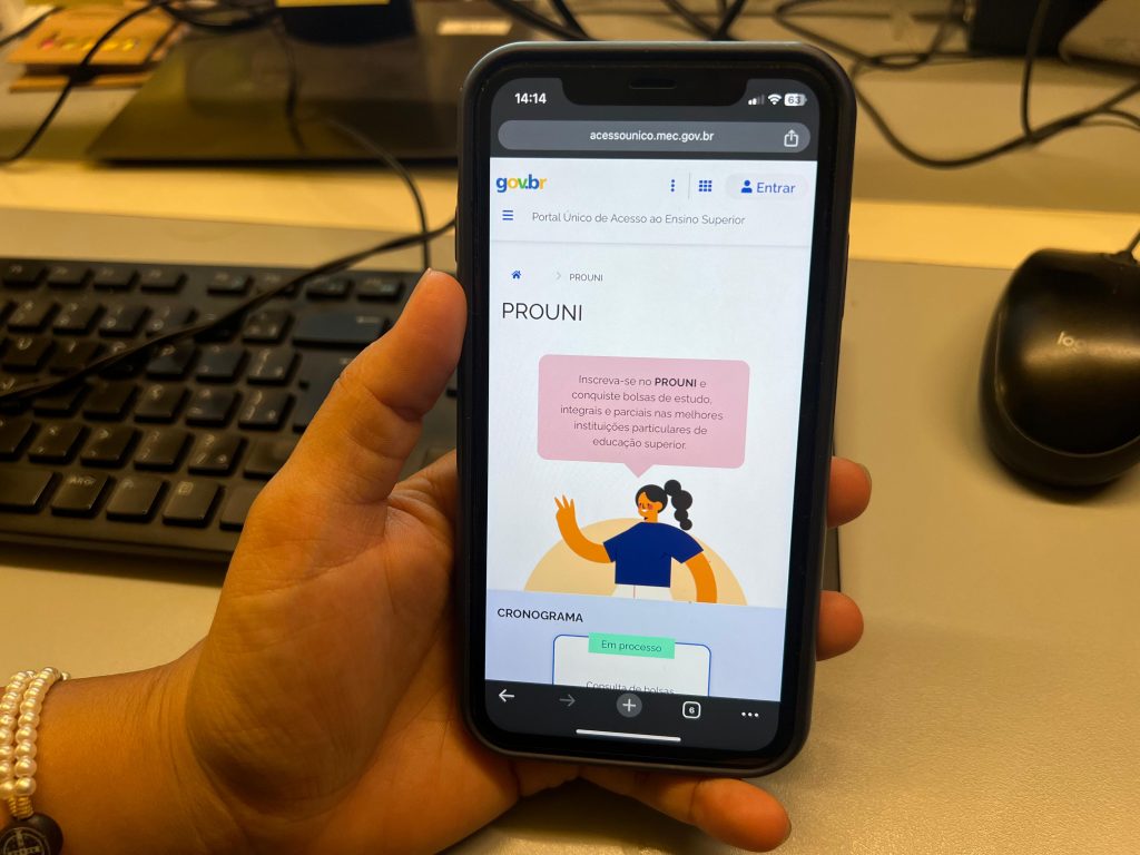 Site do Prouni aberto em celular