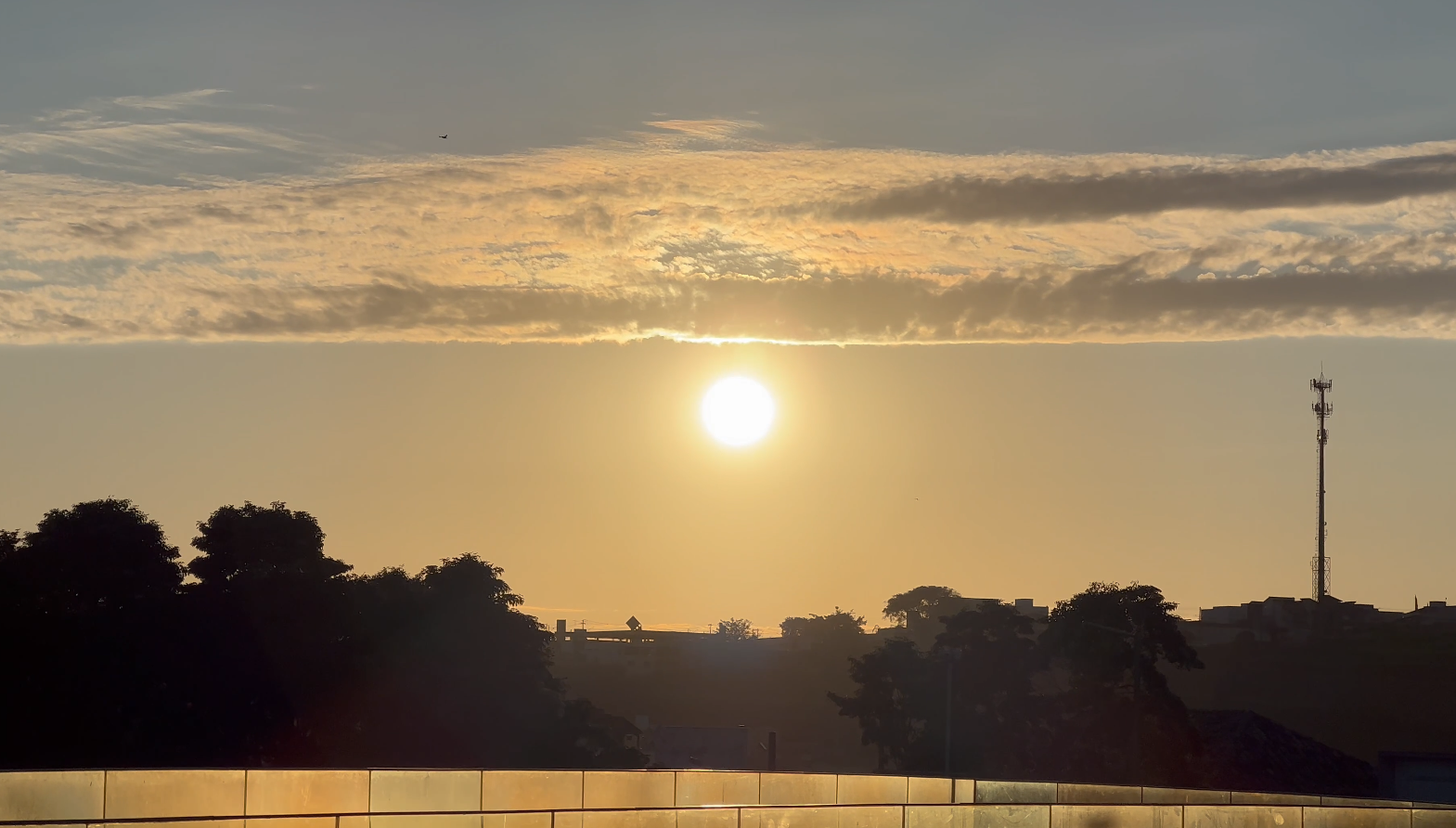Calor predomina no Triângulo Mineiro e Alto Paranaíba, mas chuva deve retornar no fim de semana Calor predomina no Triângulo Mineiro e Alto Paranaíba, mas chuva deve retornar no fim de semana