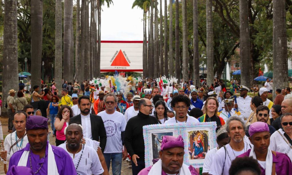 Em celebração do reconhecimento do congado; cortejo foi realizado - Foto: Agência Minas/ Dirceu Aurélio /Divulgação