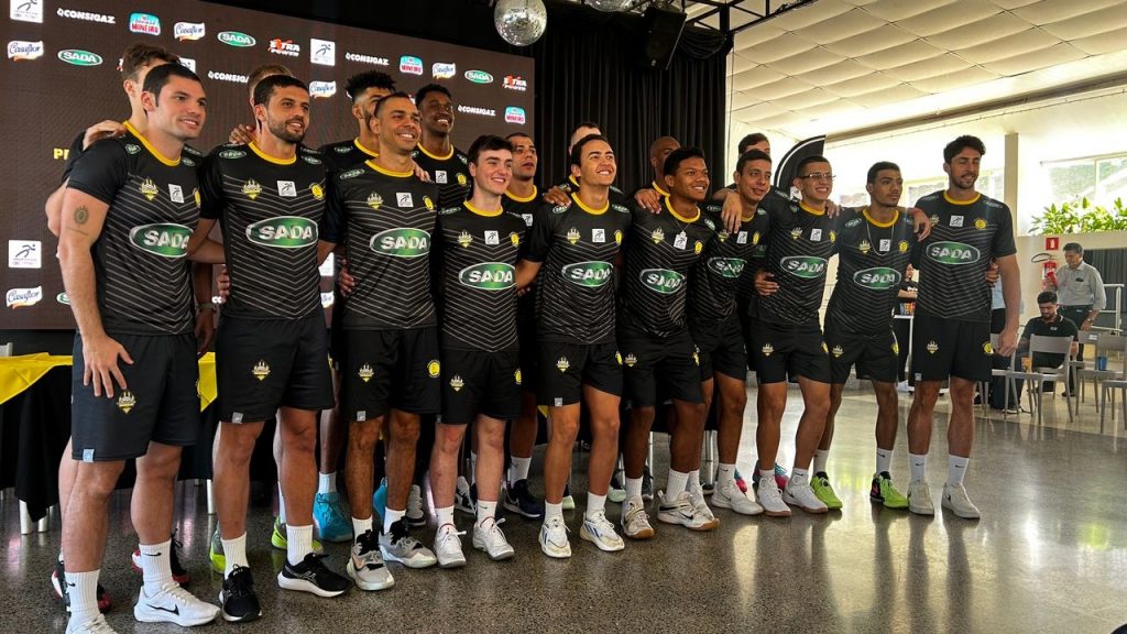 Elenco de volei masculino do Praia Clube