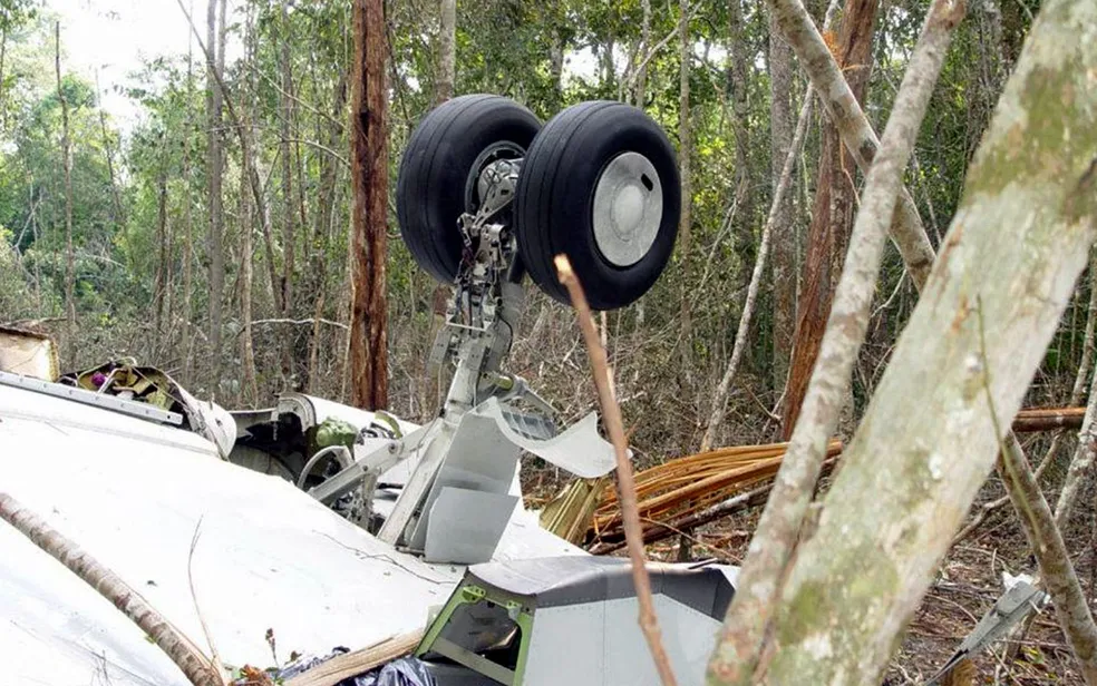 QUEDA DE AVIÃO