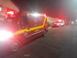 Caso de homem com golpes de facão em Araxá foi registrado na noite desta segunda-feira - Foto: Corpo de Bombeiros/ Divulgação