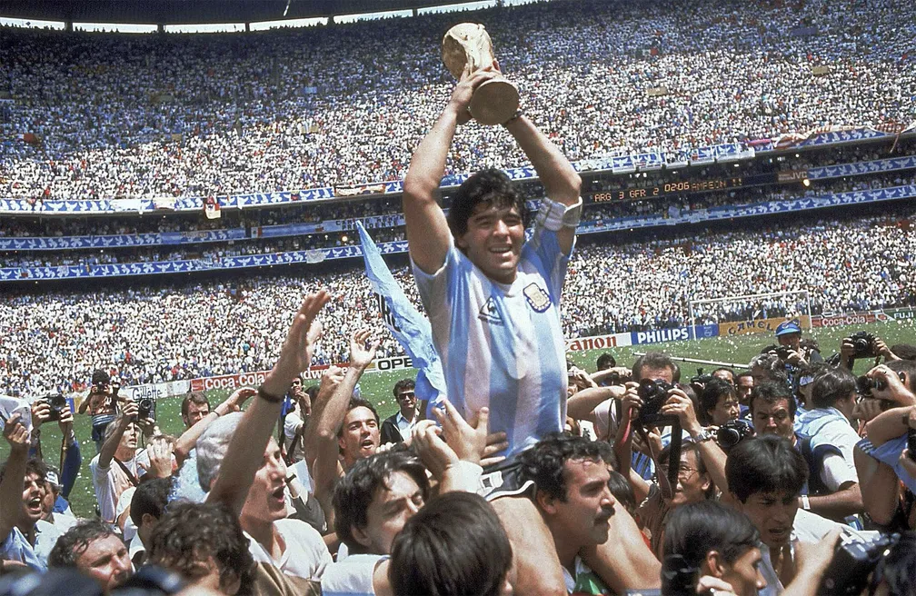 Maradona está na mesma prateleira que Pelé e Messi