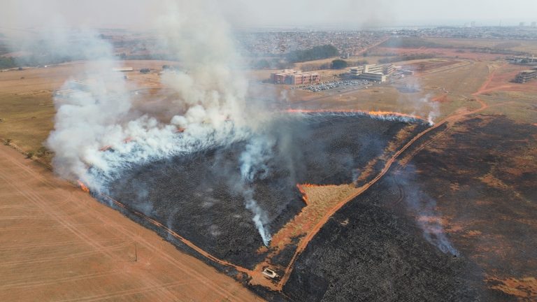 Campus Glória é atingido por incêndio