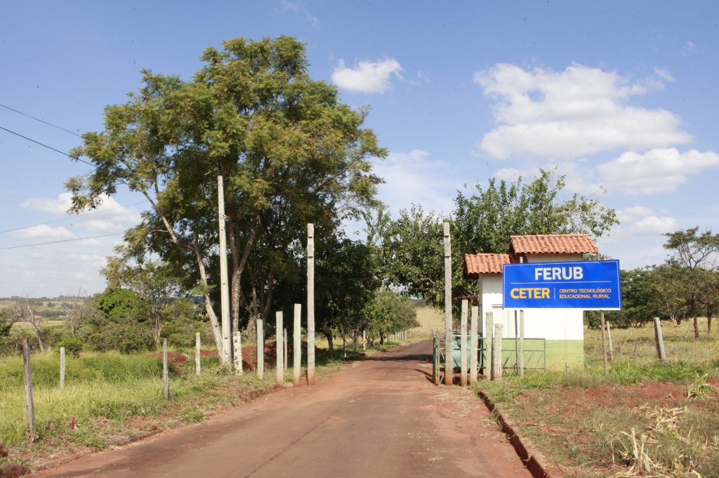 entrada da fazenda onde será o curso de plantas