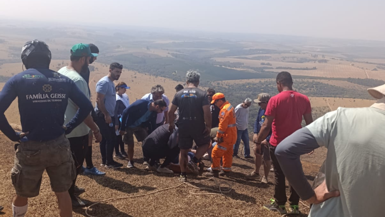 Atleta sofre queda de Parapente em Araxá enquanto participava de Campeonato Brasileiro - Foto: Corpo de Bombeiros/ Divulgação