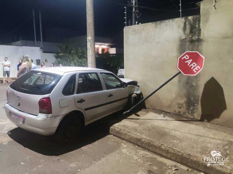 Motorista bêbado provoca acidente