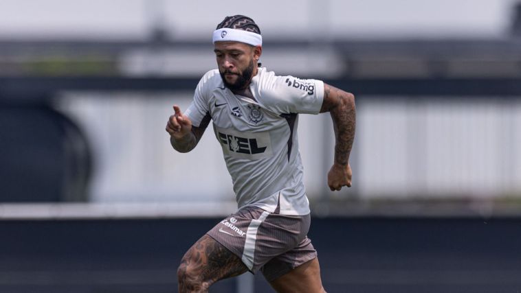 Depay treinando no Corinthians