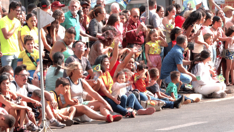 Desfile cívico em Uberlândia