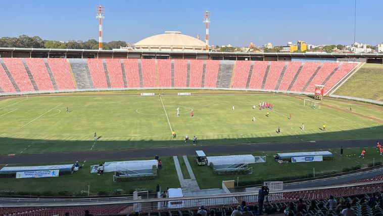 Essube x Araguari no estádio Parque do Sabiá