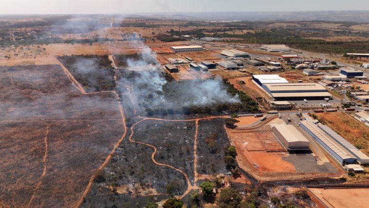 Incêndio setor Industrial - queimadas criminosas