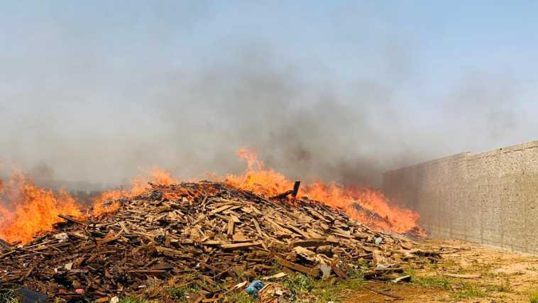 Madeiras foram antigidas por incêndio