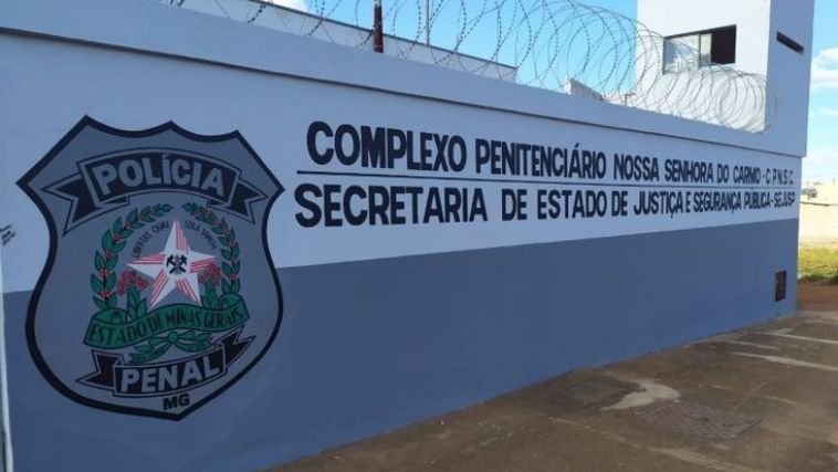 Detento engole lâmina de barbear