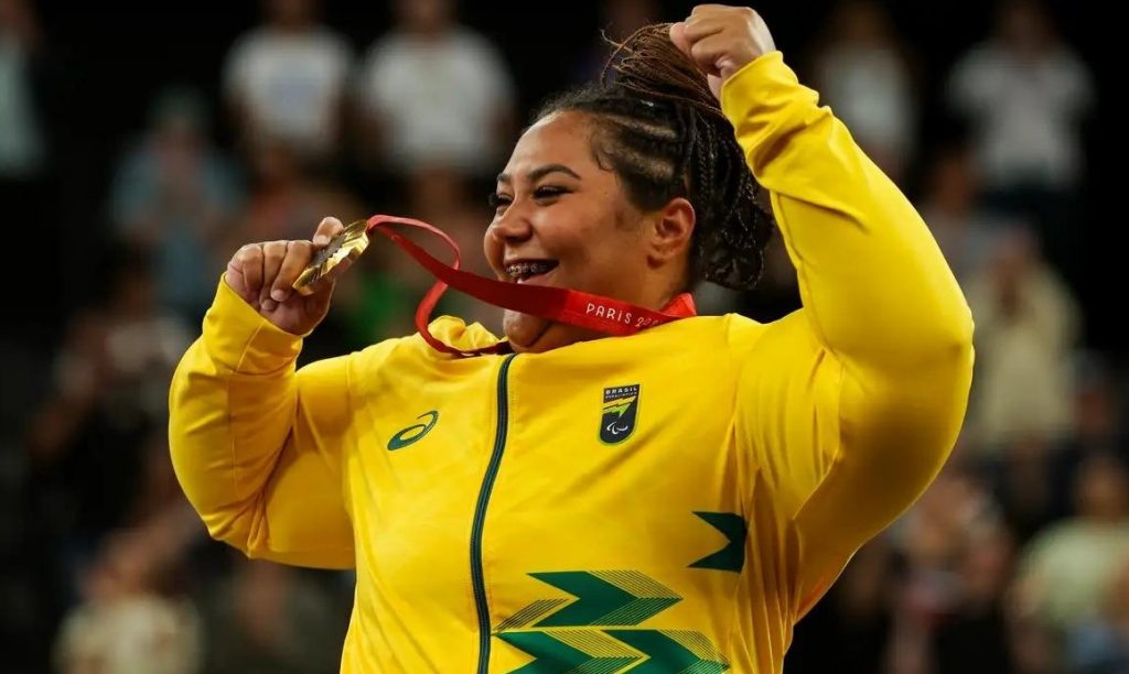 Tayana Medeiros, de Uberlândia