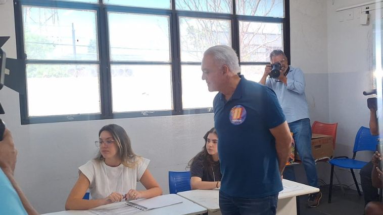 Paulo Sérgio votando