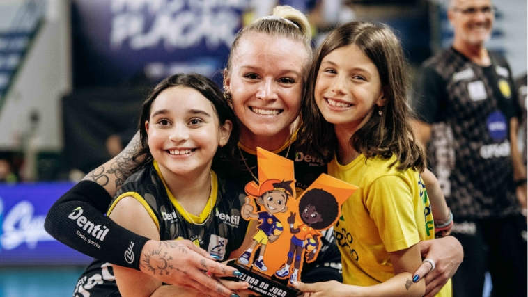 Terceira rodada com vitória da equipe praiana na Superliga Feminina.