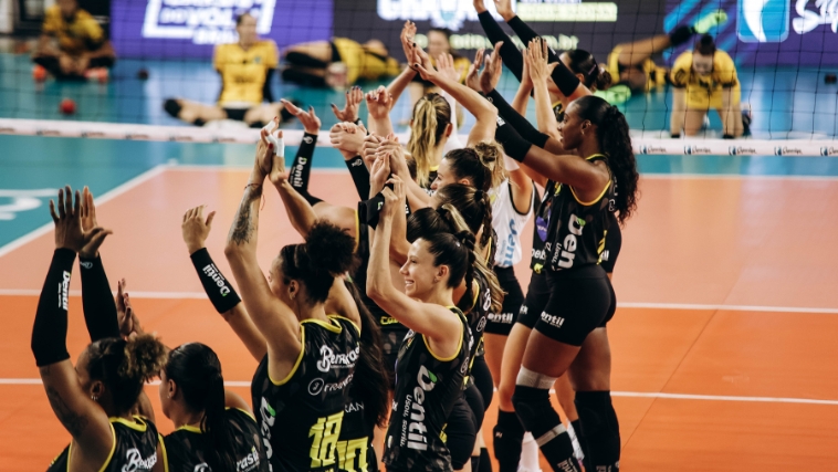 Terceira rodada com vitória da equipe praiana na Superliga Feminina.