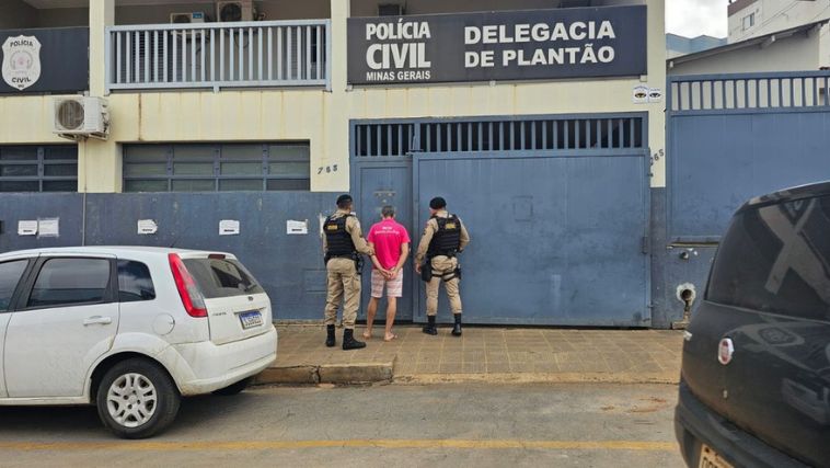 Homem sendo preso em Patos de Minas