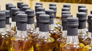 Garrafas de marcas de azeite proíbidas pela Anvisa