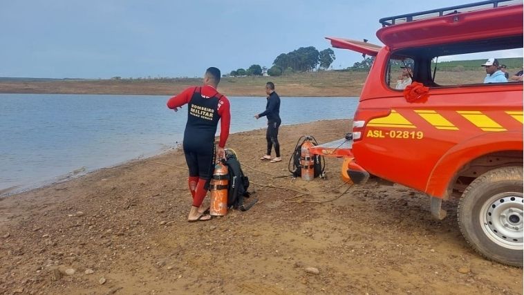 Bombeiros procuram vítima de afogamento em represa