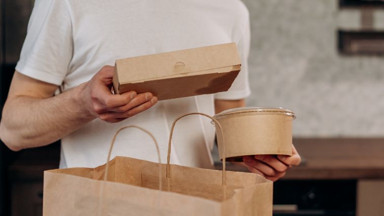 Aplicativos de entrega de comida também entregam outros tipos de produtos, como compras e medicamentos