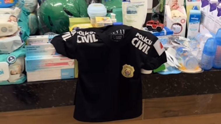 Camisa da Polícia Civil para bebê abandonado