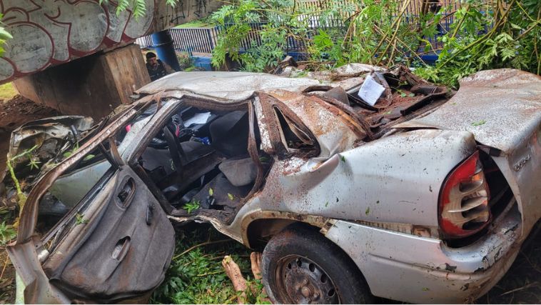 Motorista morre após capotar carro no bairro Tubalina - Crédito: Tv Paranaíba/ Reprodução