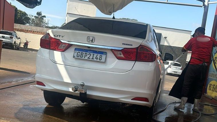 Carro foi roubado durante assalto em chácara em Uberlândia