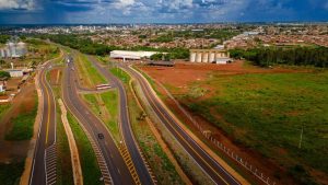 BR-365 com detonações de rochas em Ituiutaba