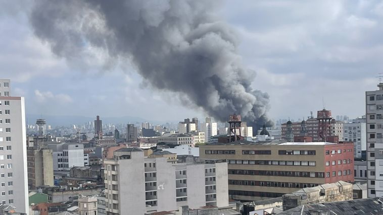 Ocorrência causa grande comoção, incêndio no Brás paralisa região São Paulo