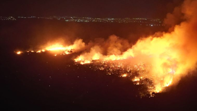 Incêndio em Uberlândia mobilizou 16 militares do Corpo de Bombeiros e do Exército em uma operação coordenada.