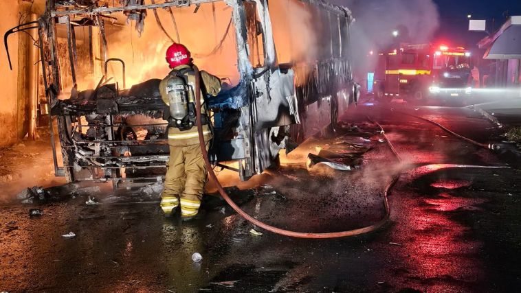 Ônibus incendiado em Uberlândia