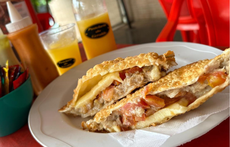 Pastel de carne moida é um dos pedidos líderes na pastelaria do Geraldo