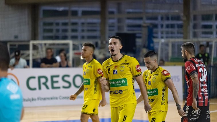 Praia Clube empata com o Campo Mourão e se garante nas quartas de fnal.