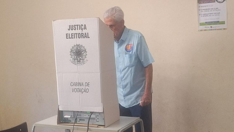 Odelmo Leão vota em Uberlândia